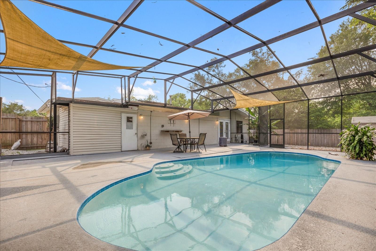 MONROE MANOR - Residential