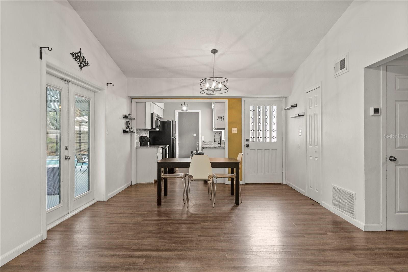 MONROE MANOR - Residential