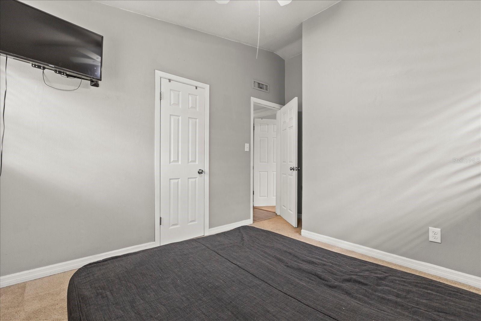 MONROE MANOR - Residential