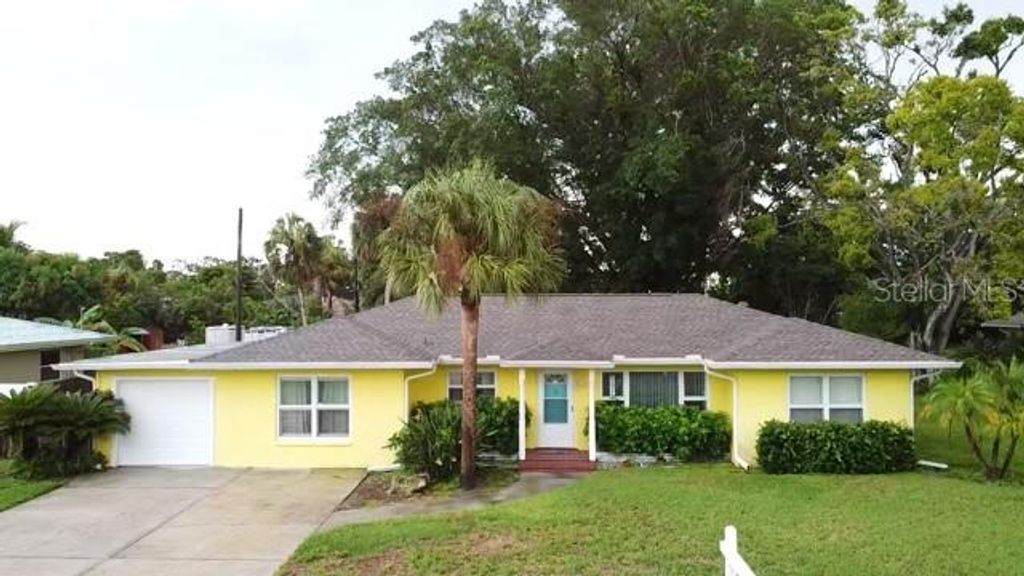 Photo of 337 Somerset Avenue, Sarasota, FL 34243 (MLS # A4647294)