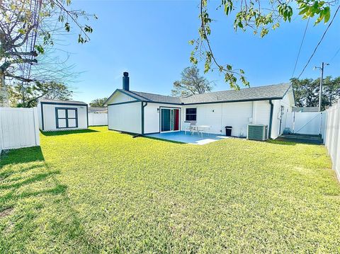 A home in SOUTH DAYTONA