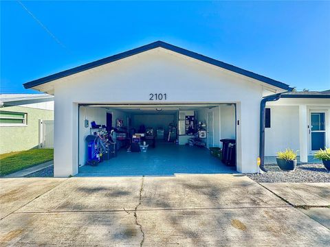 A home in SOUTH DAYTONA