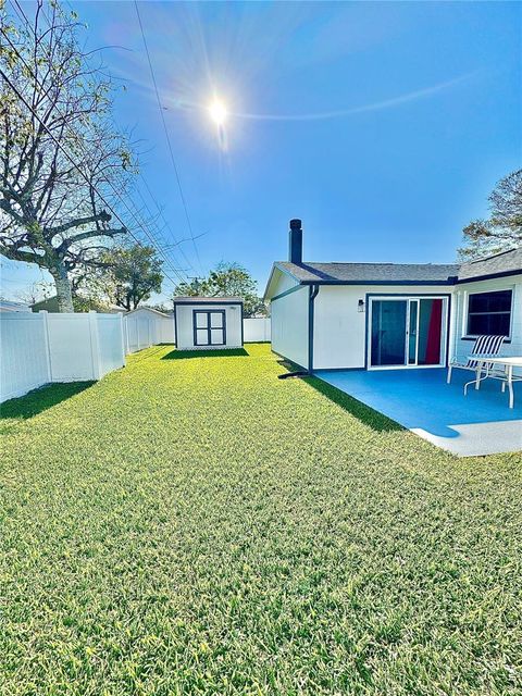 A home in SOUTH DAYTONA