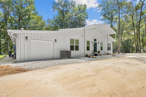 A home in HIGH SPRINGS