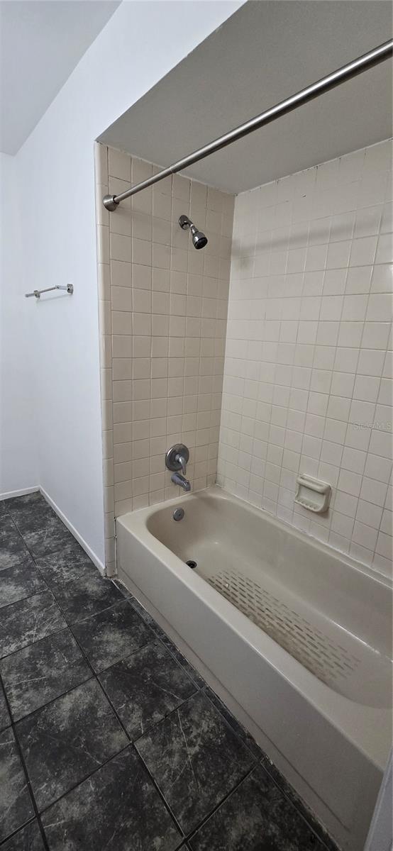 HUNTERS CREEK TR 150 PH 01 - Residential