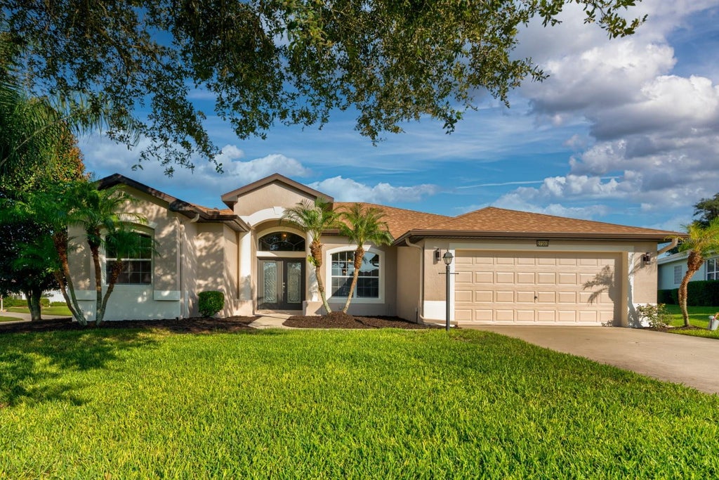 Photo of 27303 Gingerbread Place, Leesburg, FL 34748 (MLS # G5116627)
