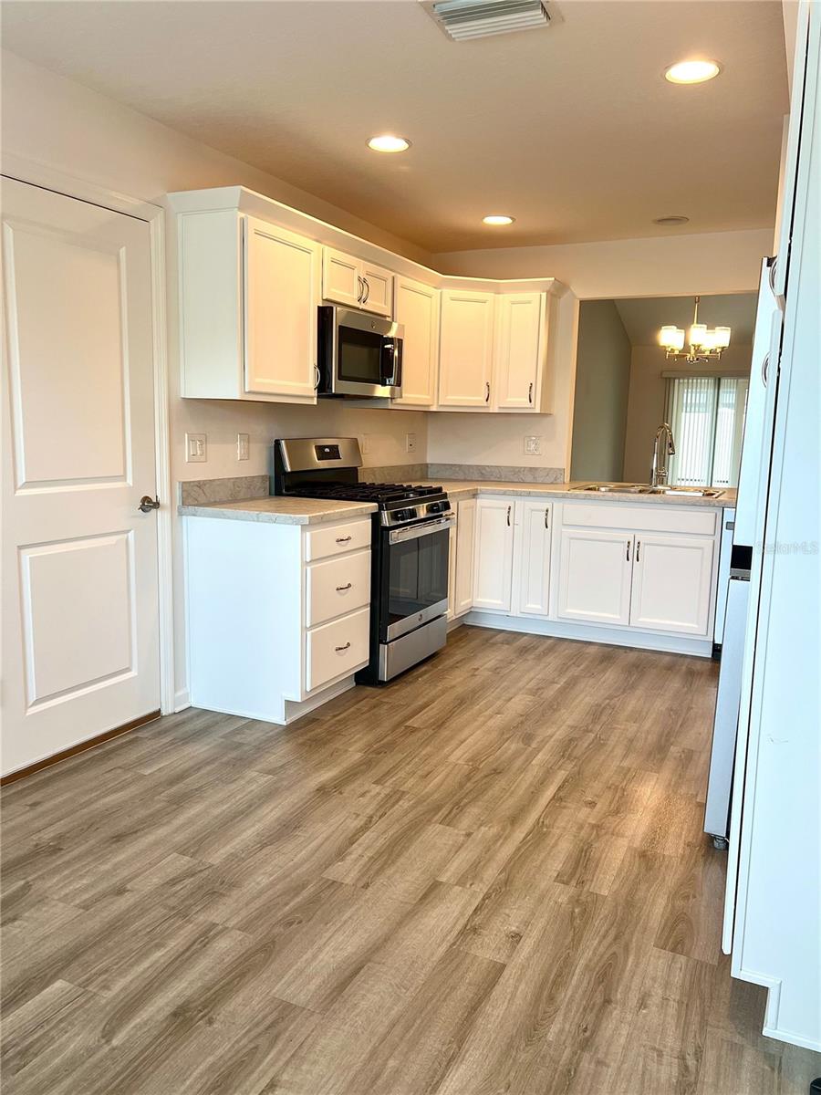 VILLAGES/SOUTHERN OAKS UN #72 - Residential Lease