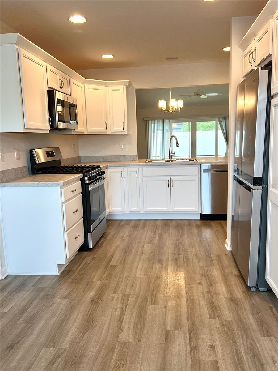 VILLAGES/SOUTHERN OAKS UN #72 - Residential Lease