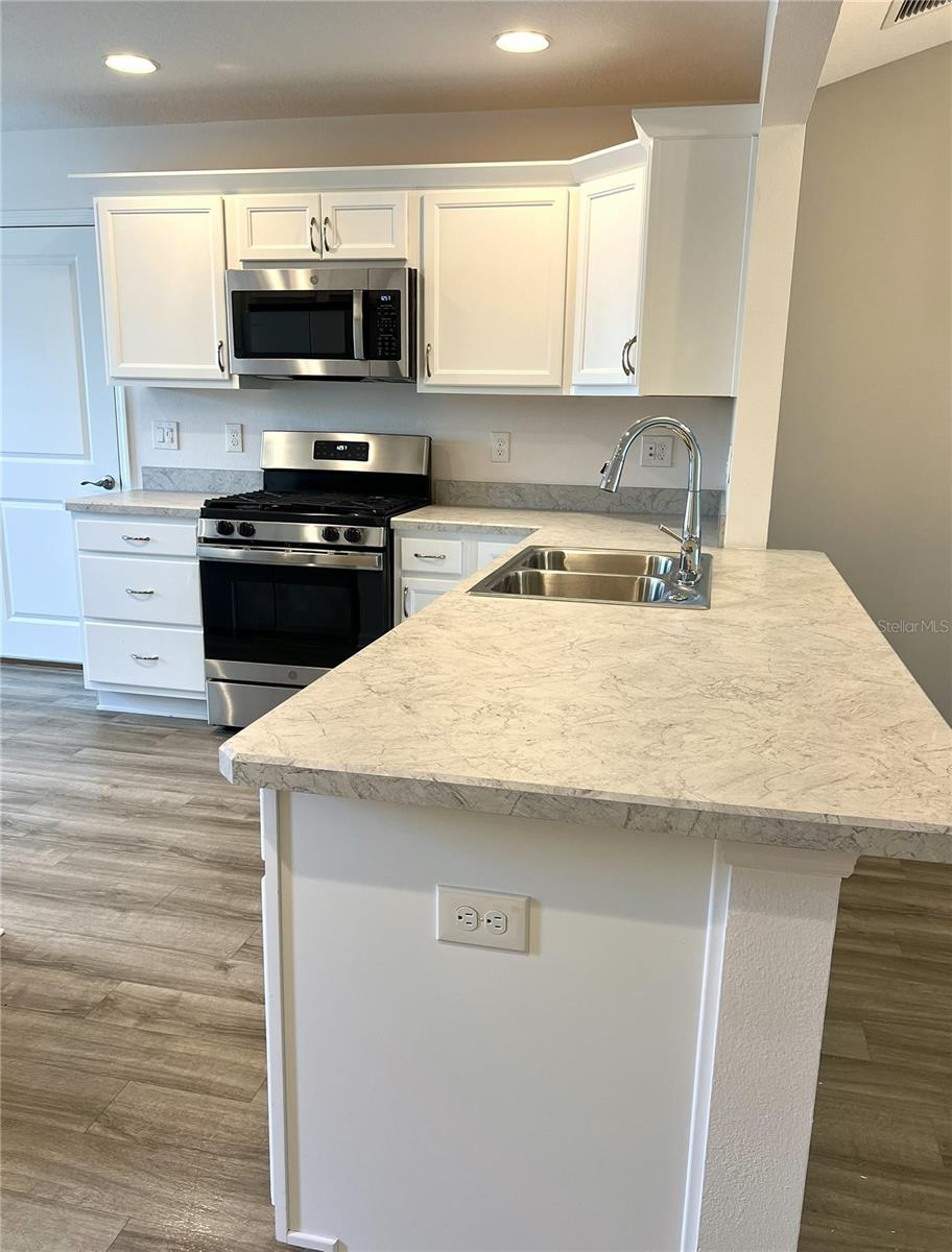 VILLAGES/SOUTHERN OAKS UN #72 - Residential Lease