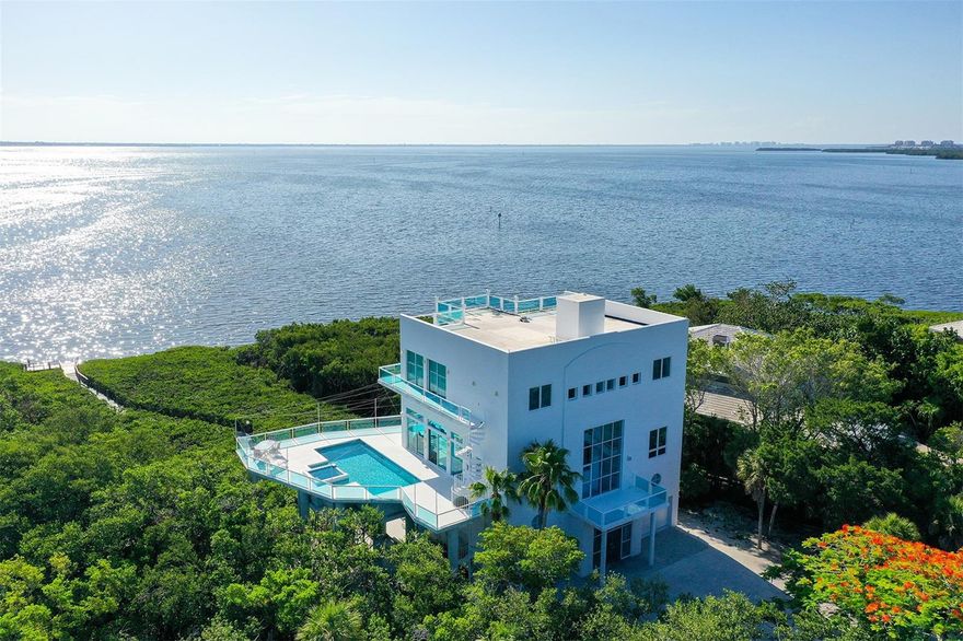 Behold a sanctuary of contemporary elegance, where luxury and innovation converge to create a residence that stands as a testament to architectural grandeur on beautiful Longboat Key. This Bayfront marvel, brilliantly crafted by Bruce Saba, offers an unparalleled contemporary living experience.