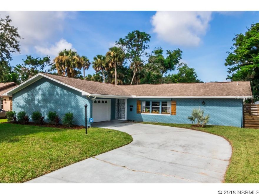 LOCATION, LOCATION, LOCATION!  This beautiful 1,976 living SQFT home offers 3 bedrooms 2 baths and is located 1 block from the River.  This home features a formal and informal living room, remodeled kitchen, and remodeled bathrooms.  Oversized 75 by 160 lot!  Great established neighborhood just steps from downtown Canal street.  Recent updates include the following:  2017 remodeled kitchen and baths, 2017 New Paint interior and exterior, 2011 New Roof, Dec 2010 New A/C, 2002 new water heater. ;Water: City