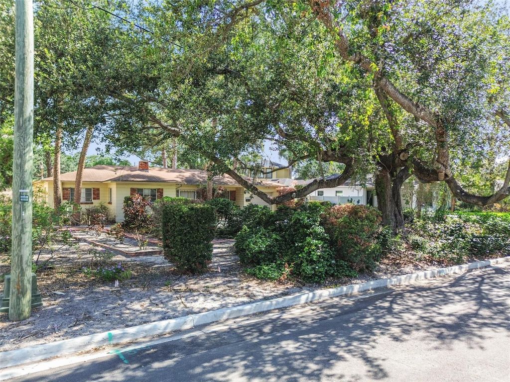 Photo of 4711 W Vasconia Street, Tampa, FL 33629 (MLS # TB8387412)