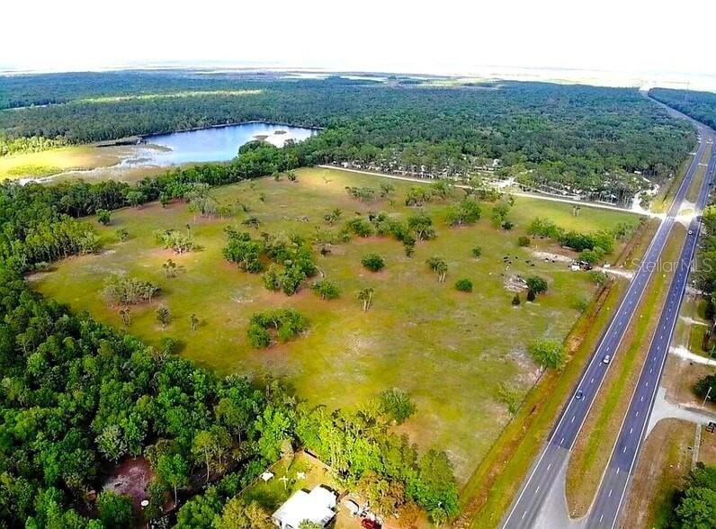 CHRISTMAS PARK - Land