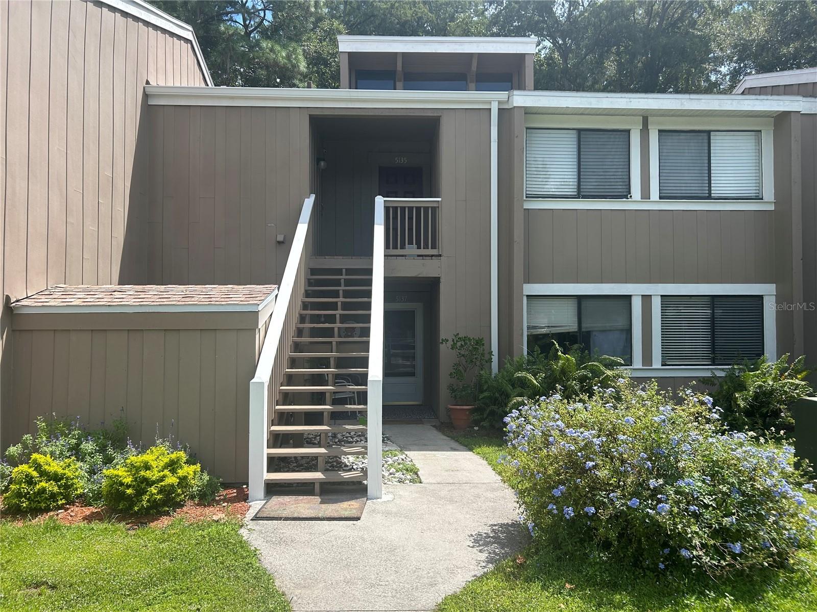 Gorgeous, renovated GROUND FLOOR condo! This spacious 3/2 condo has luxury vinyl plank flooring, granite countertops, and a screened patio that overlooks the trees. It's simply gorgeous. Close to everything, and zoned for amazing schools, this unit is a must see!
