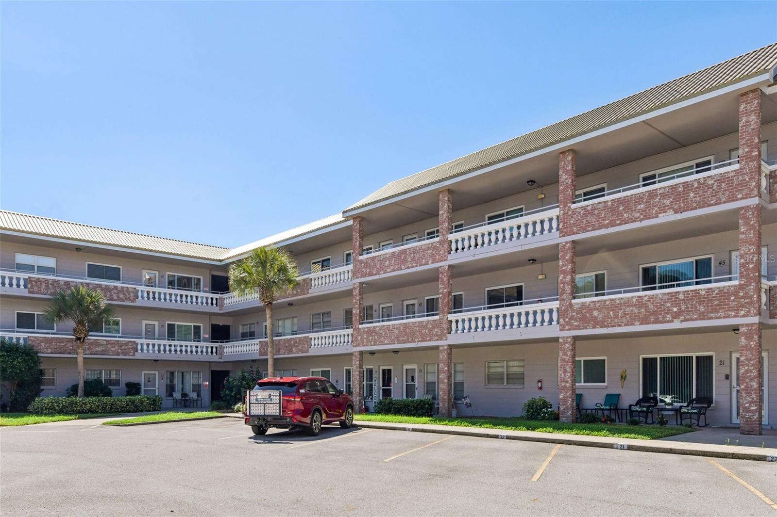 2461 RHODESIAN DRIVE 15
