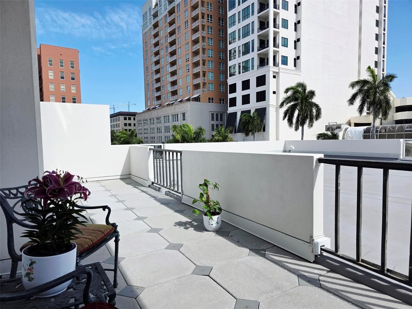 DOLPHIN TOWER - Residential