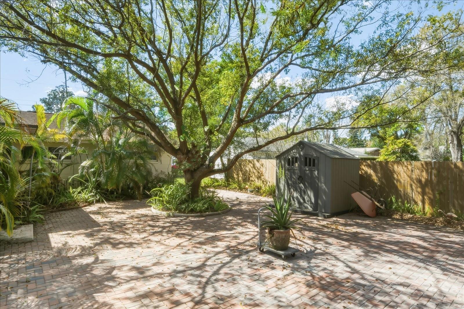 SHULTS & WALKER MANOR - Residential