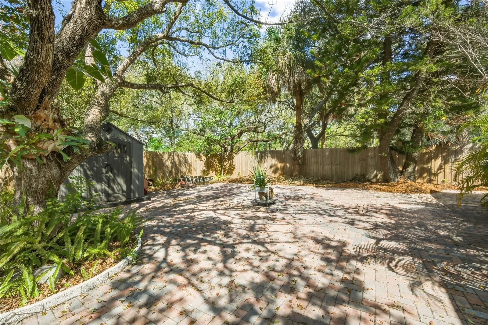 SHULTS & WALKER MANOR - Residential