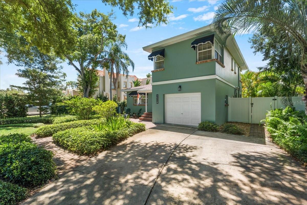3528 FOSTER HILL DRIVE N