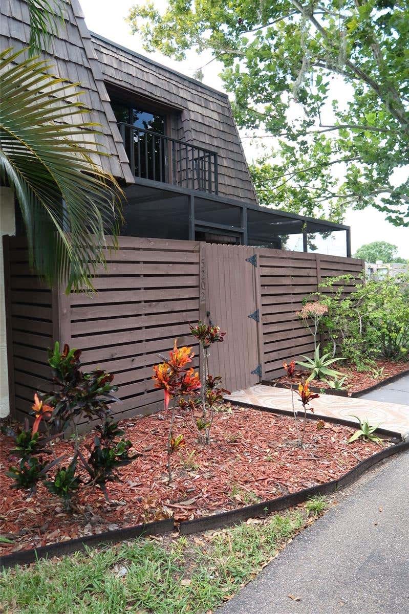 Photo of 15202 E Pond Woods Drive #9, Tampa, FL 33618 (MLS # R4911740)