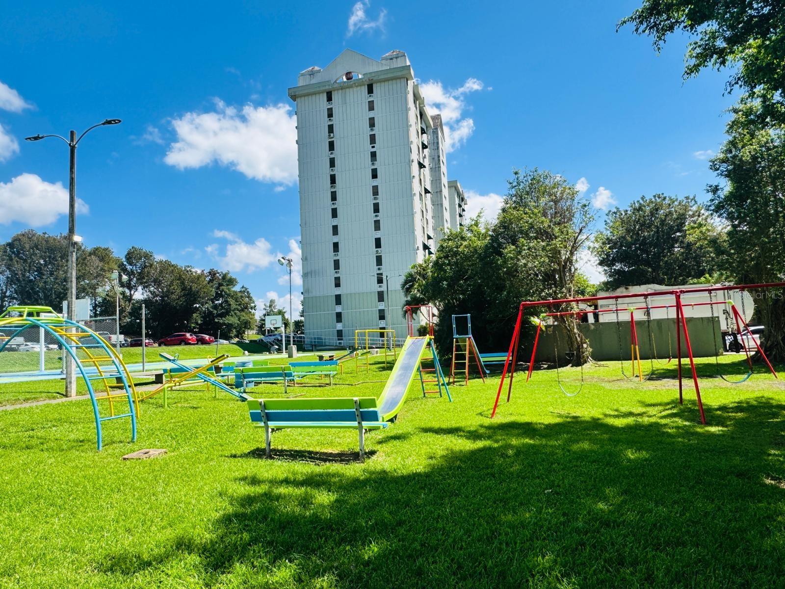 CONDOMINIO TORRES DEL PARQUE TORRE SUR - Residential