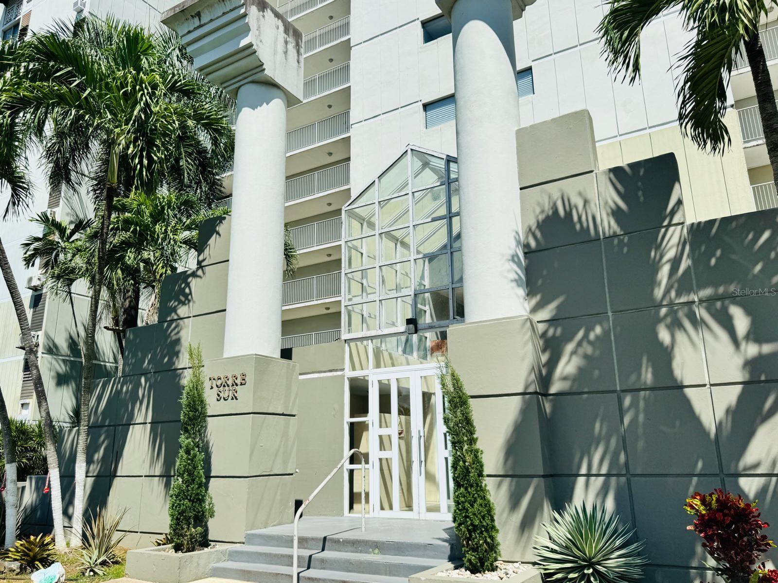 CONDOMINIO TORRES DEL PARQUE TORRE SUR - Residential