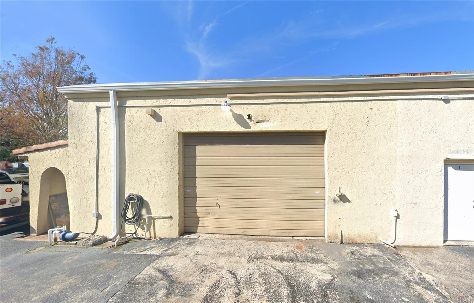 FOR LEASE – Warehouse front corner unit available! Warehouse/working bay condo available for lease in Coral Springs. Highly-sought after size of 1,200 +/- SQFT with 1 roll up door and 1 restroom. Property is zoned in IRD (Industrial, Research and Development) district. Ceilings are about 12’ high. Move-in 1/9/2024.
*NOTE: Commission is 3 percent on lease over 1 year. If lease is 1 year or less, commission is one month rent split between agents.