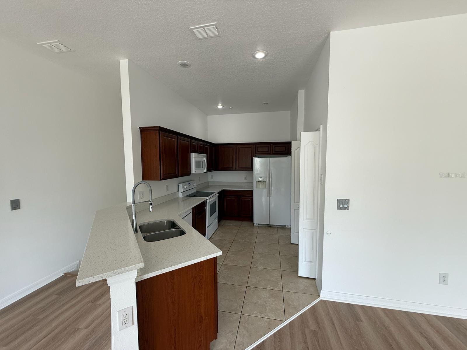FLAGSHIP PARK - Residential Lease