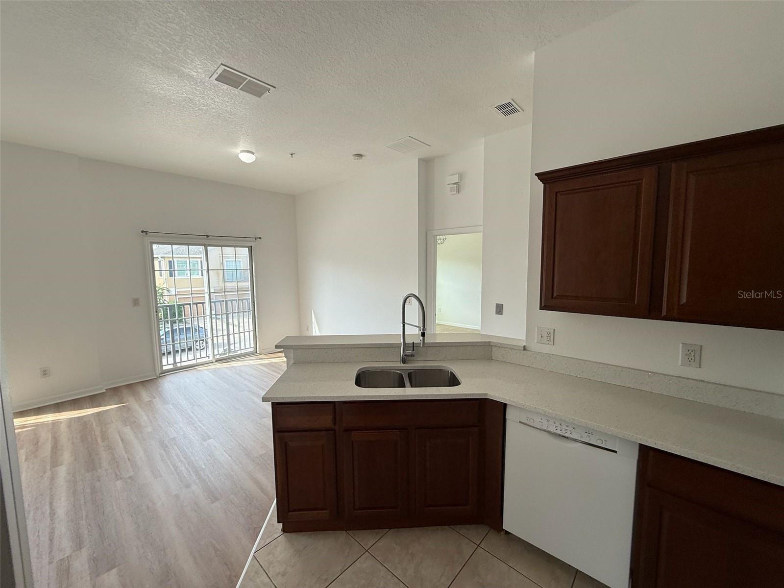 FLAGSHIP PARK - Residential Lease