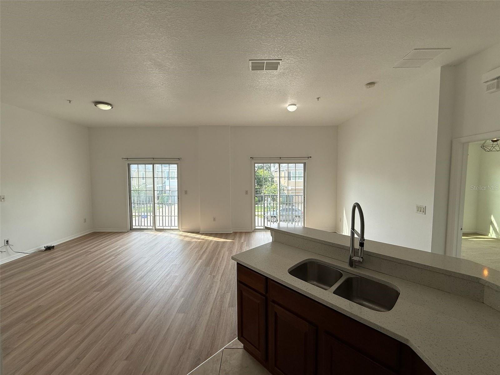 FLAGSHIP PARK - Residential Lease
