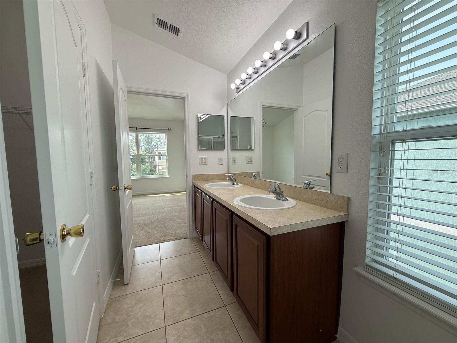 FLAGSHIP PARK - Residential Lease