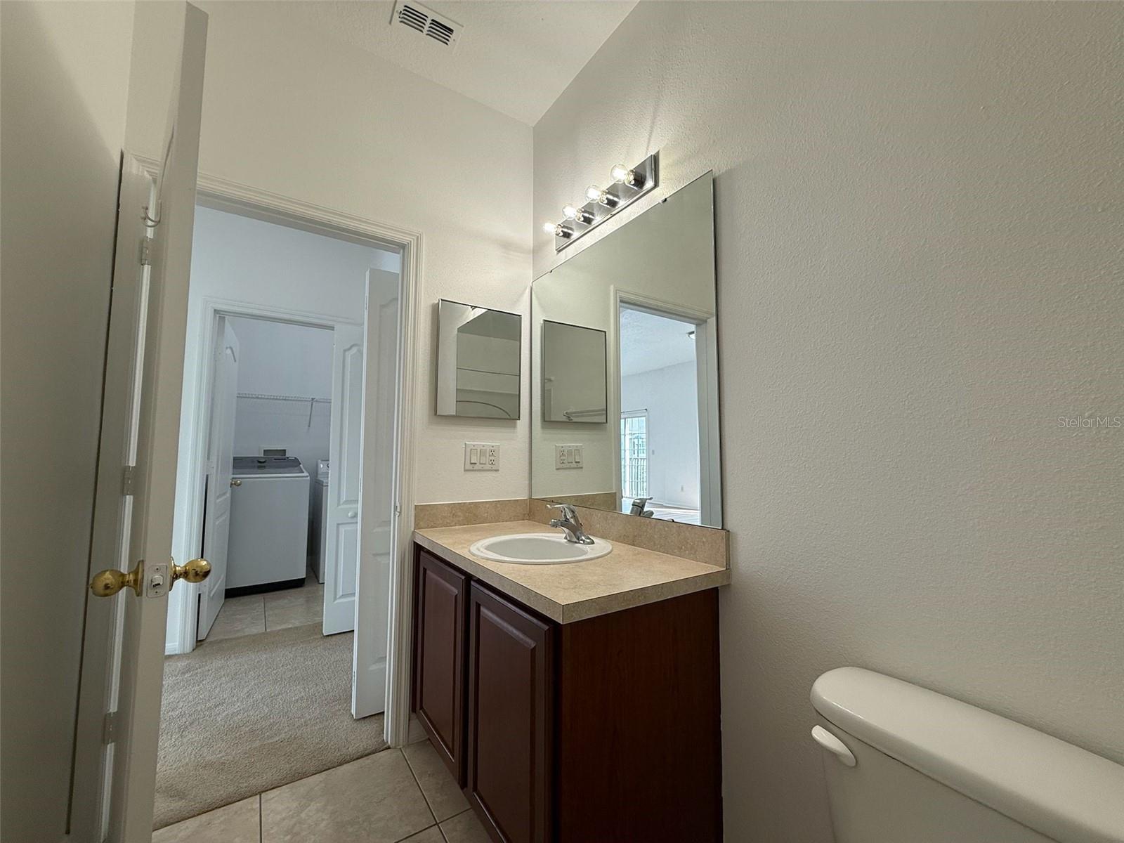 FLAGSHIP PARK - Residential Lease