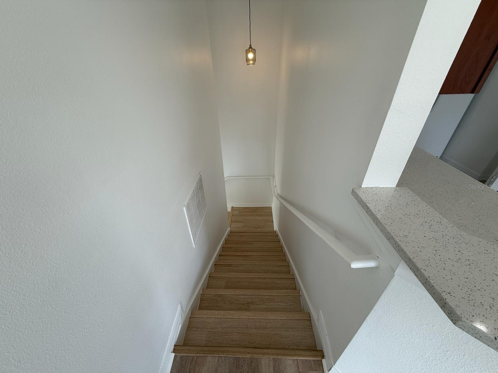 FLAGSHIP PARK - Residential Lease