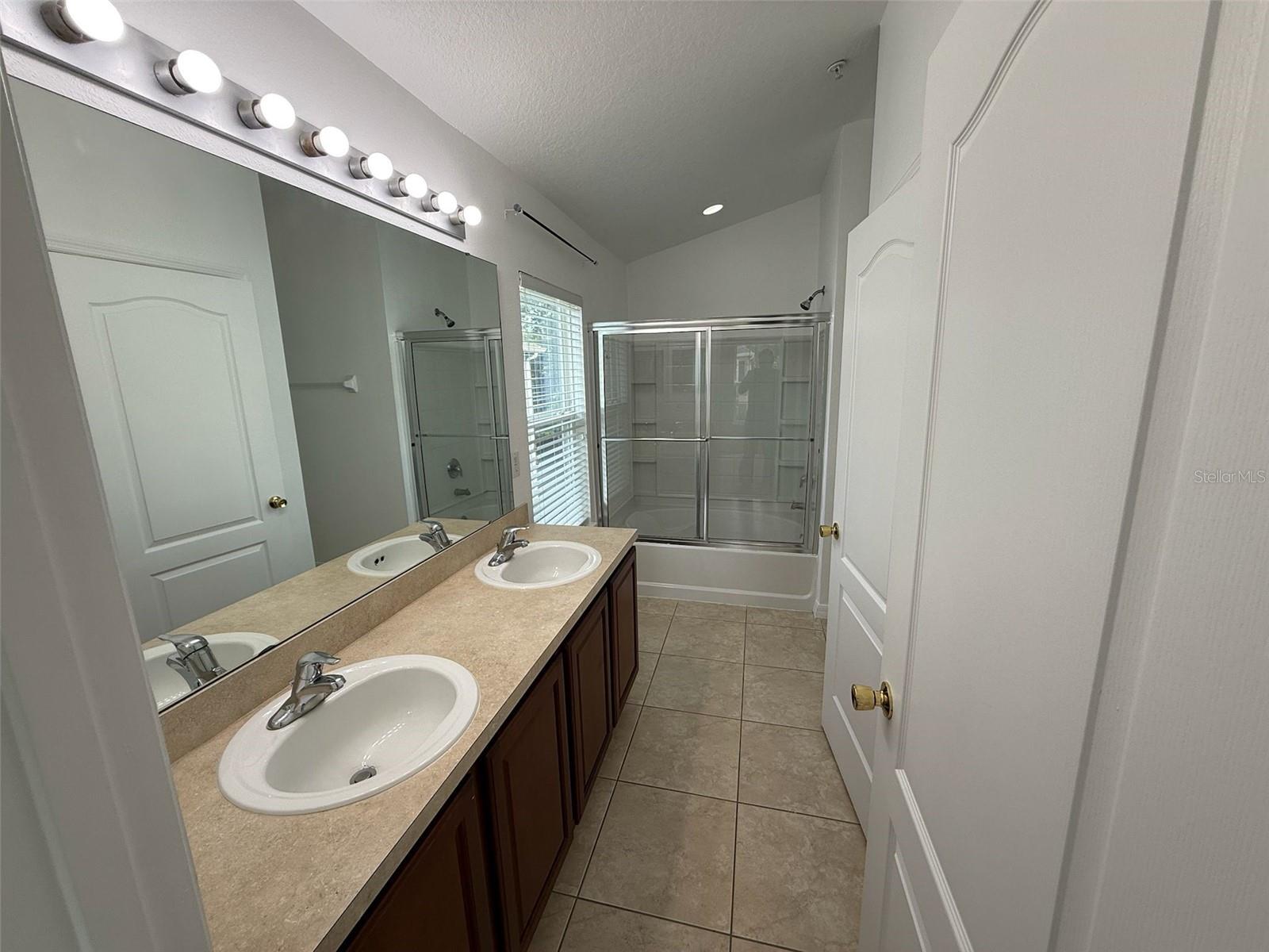 FLAGSHIP PARK - Residential Lease
