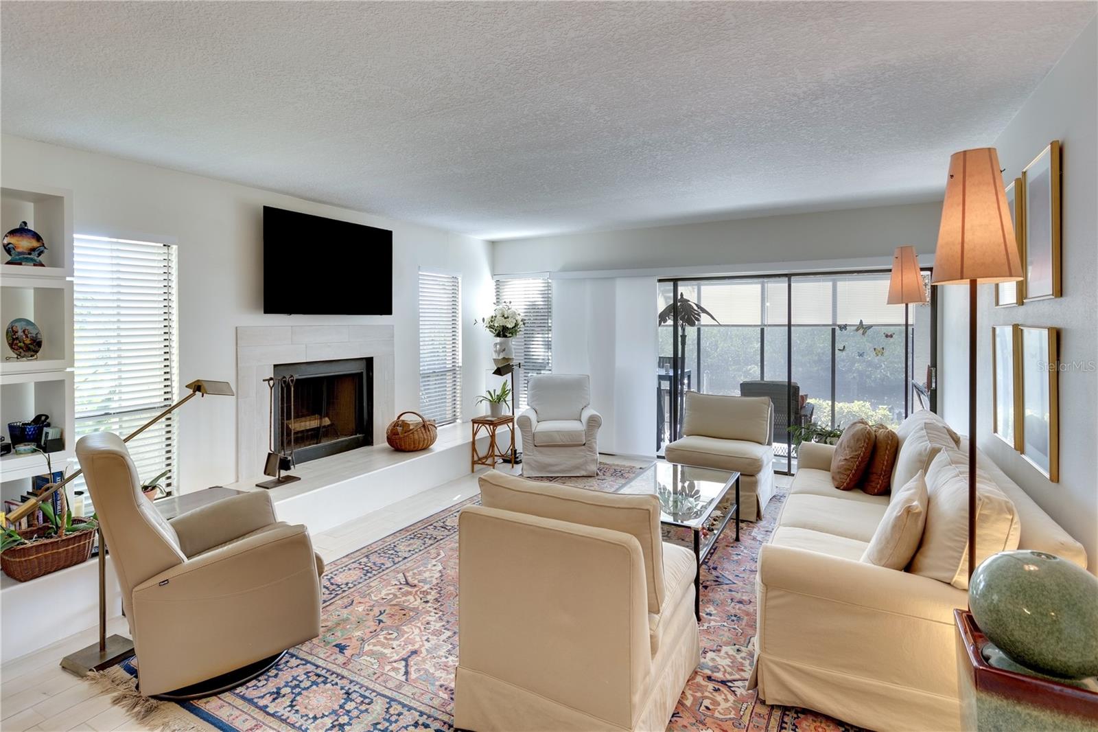 BAY HOLLOW - Residential