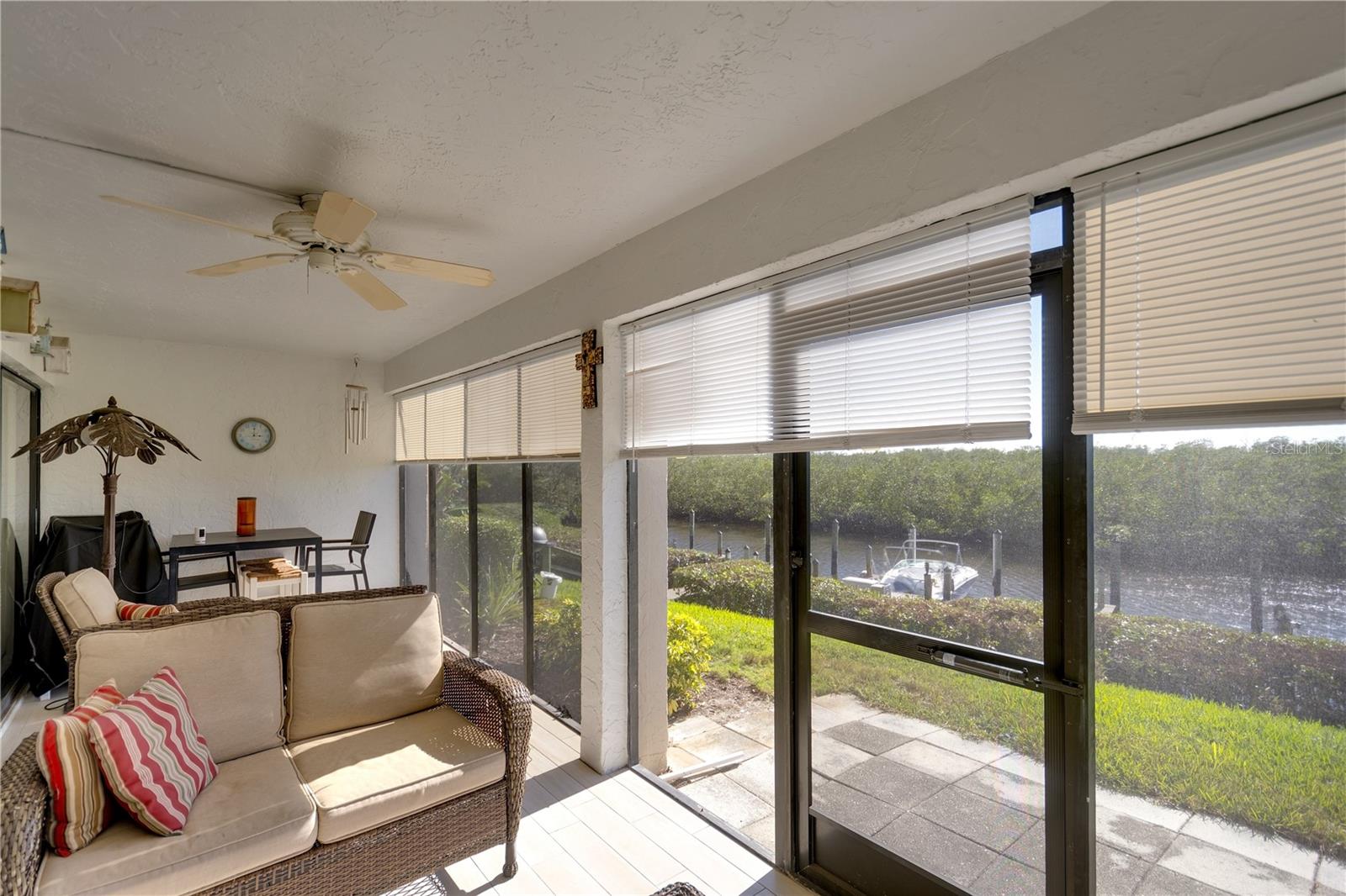 BAY HOLLOW - Residential