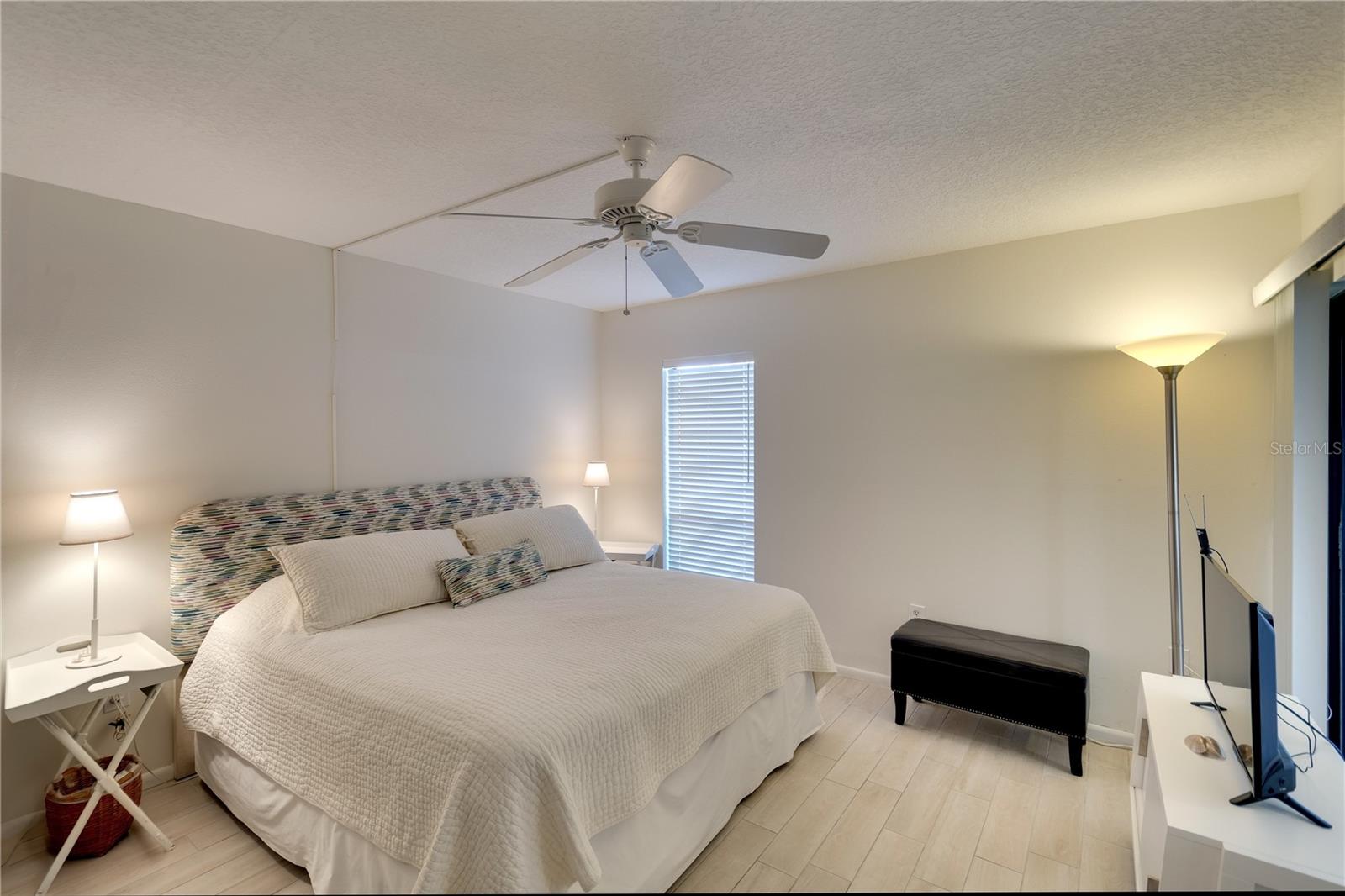 BAY HOLLOW - Residential