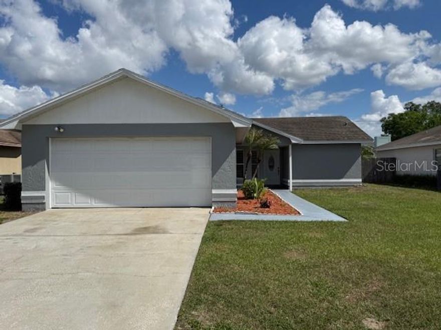 SPLISH SPLASH--THE SOUND OF SUMMER--WELCOME TO 3407 FOX RIDGE ST  WINTER HAVEN FL--THREE BEDROOM TWO BATH POOL HOME
IS WAITING FOR NEW OWNER-- MANY UPGRADES IN 2025-CALL AGENT FOR LIST-- THIS HOME IS MOVE IN READY SO DONT HESITAYE'TAKE THE PLOUNGE AND MAKE APPOINTMENT TO SEE TODAY---CONVENTIENT TO SHOPPINF AND LEGOLAND.