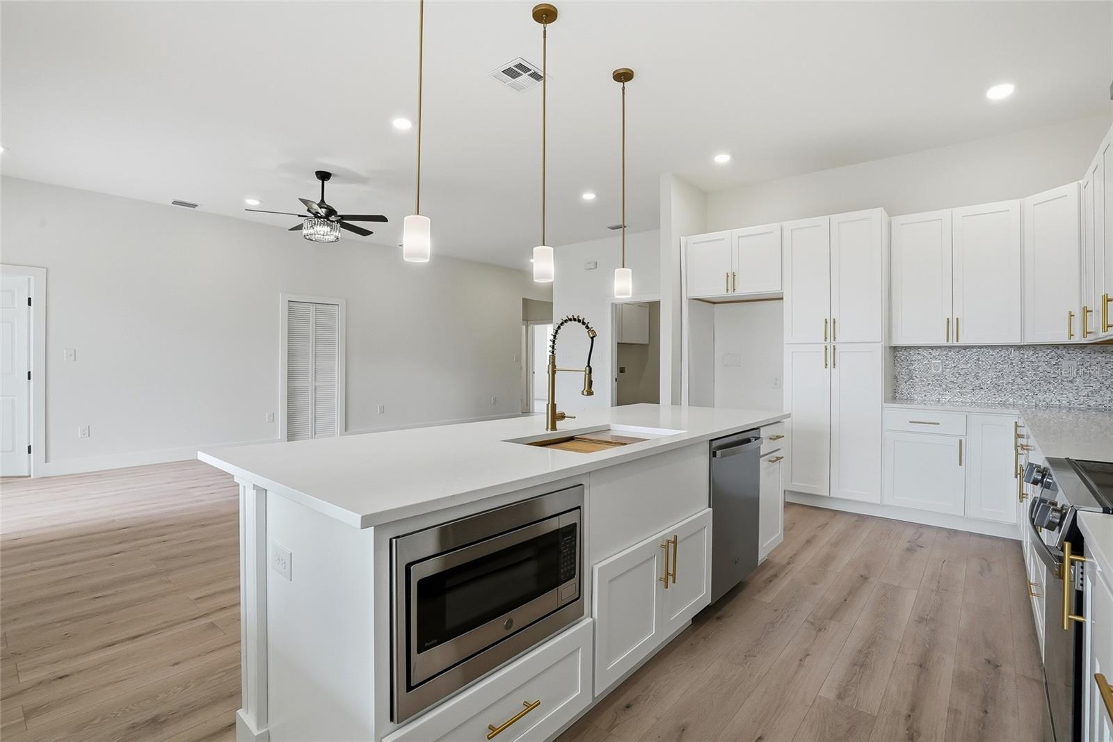 SPRING HILL - Residential