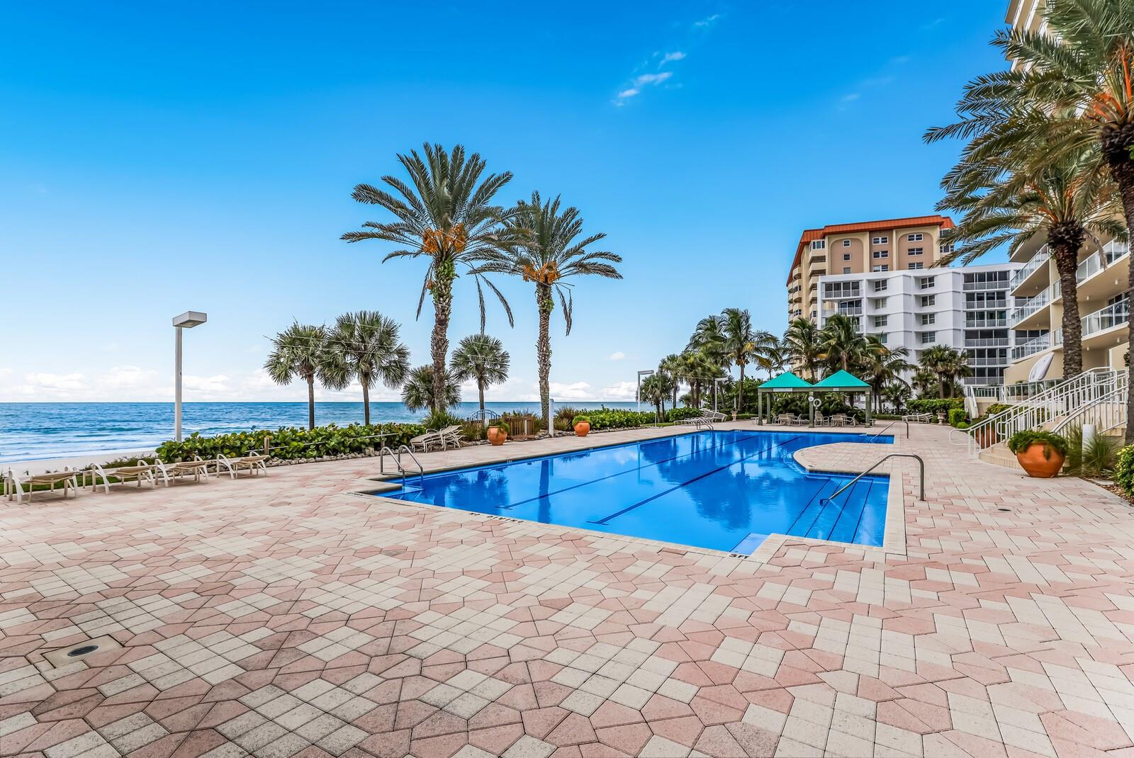 L ELEGANCE ON LIDO BEACH - Residential