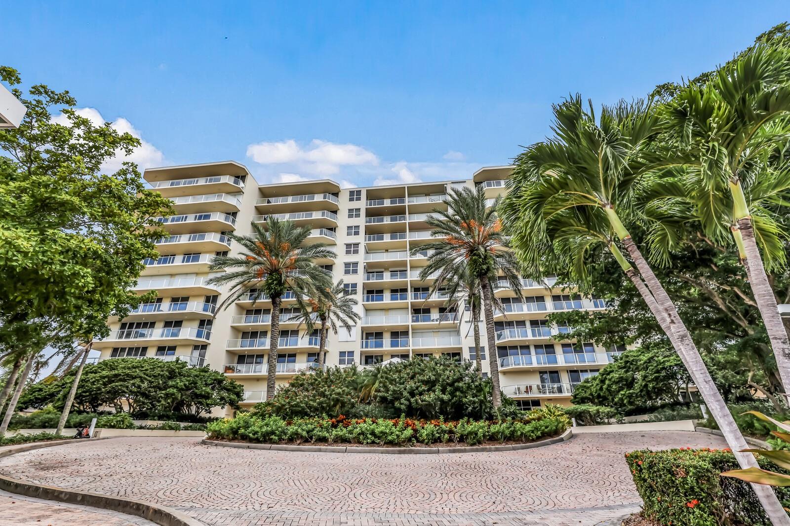 L ELEGANCE ON LIDO BEACH - Residential