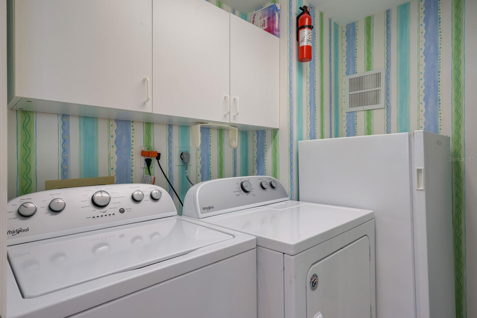 L ELEGANCE ON LIDO BEACH - Residential