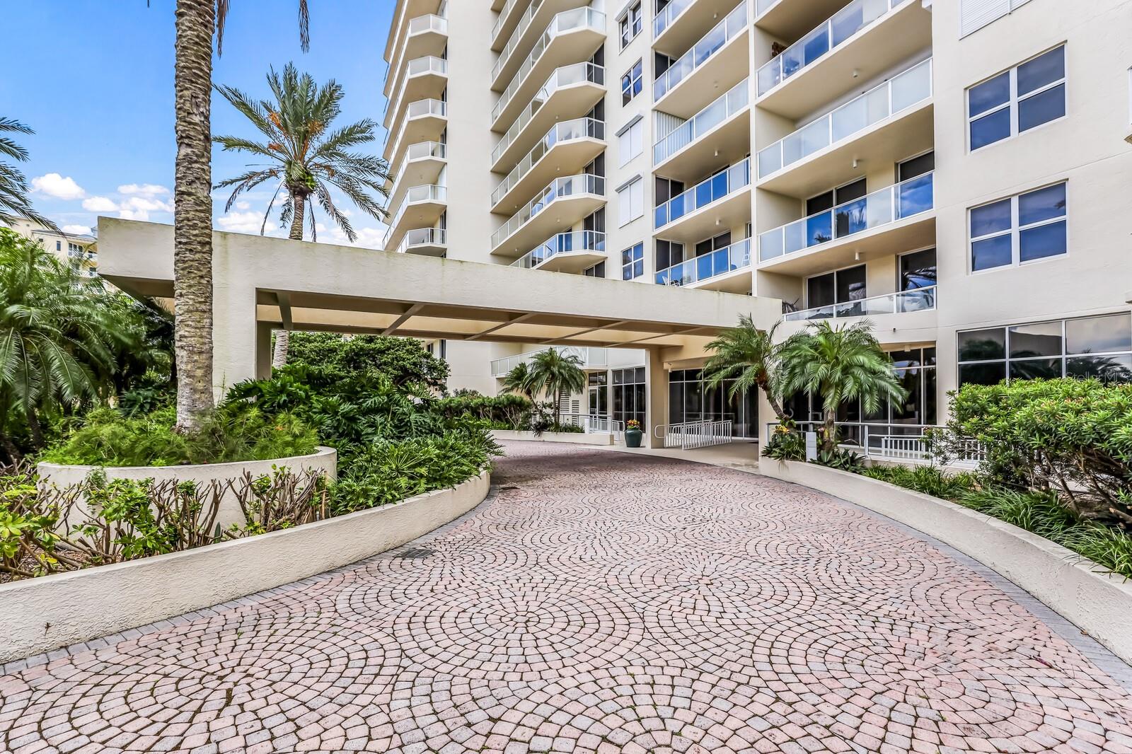 L ELEGANCE ON LIDO BEACH - Residential