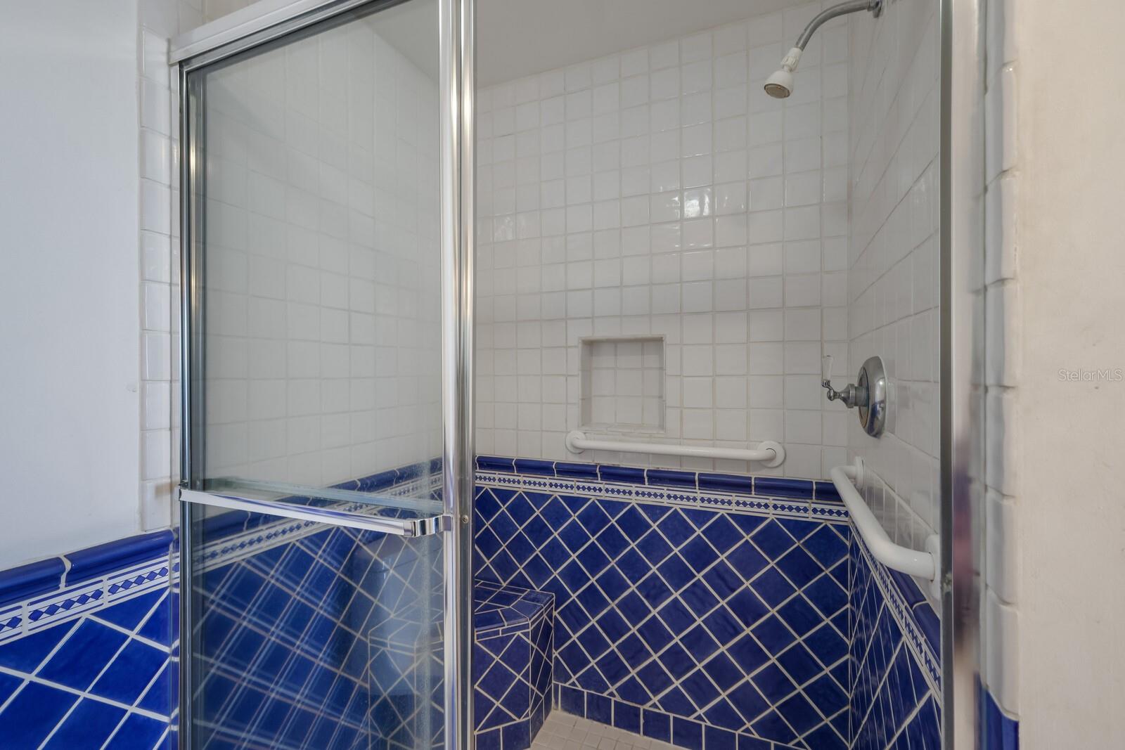 L ELEGANCE ON LIDO BEACH - Residential