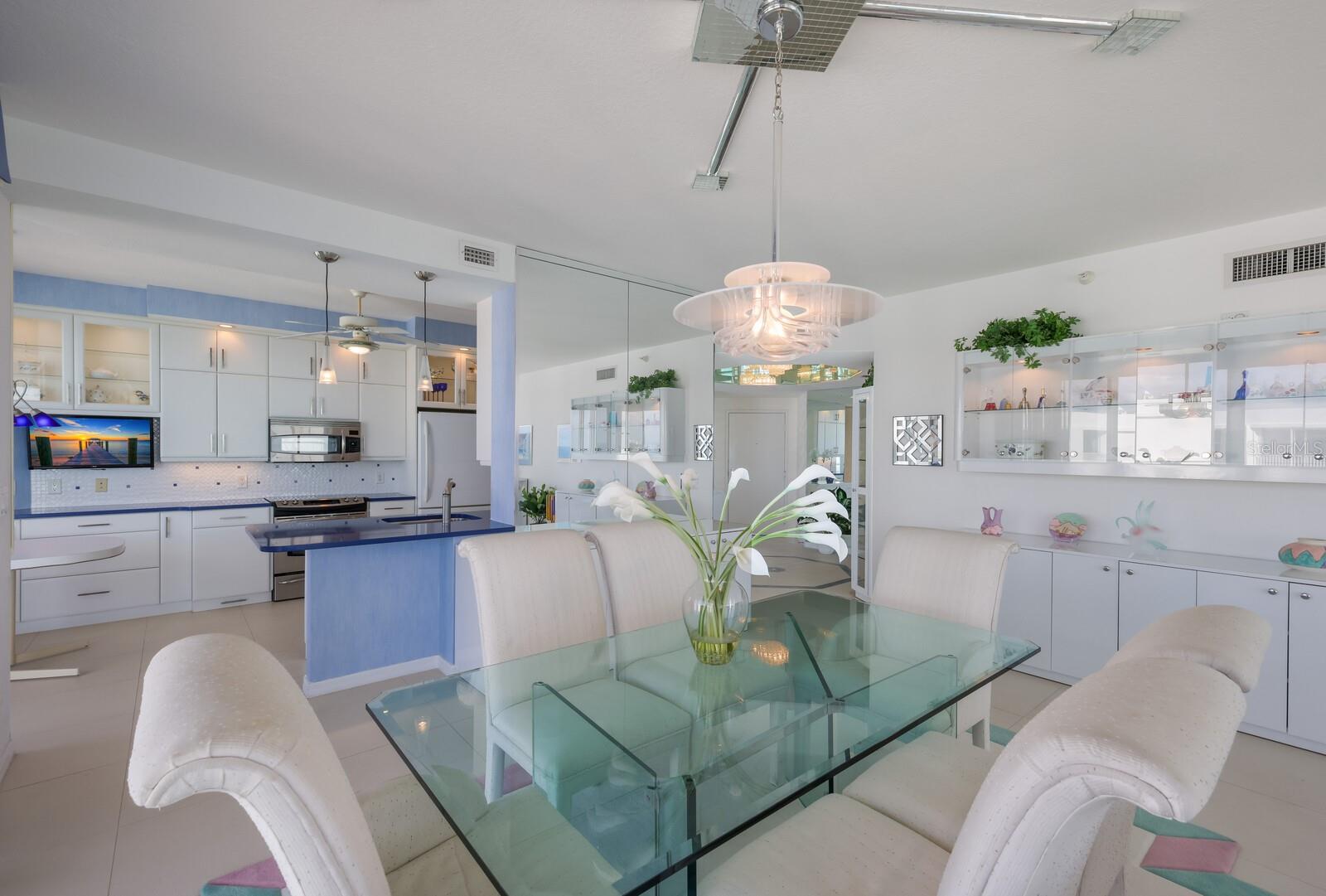 L ELEGANCE ON LIDO BEACH - Residential