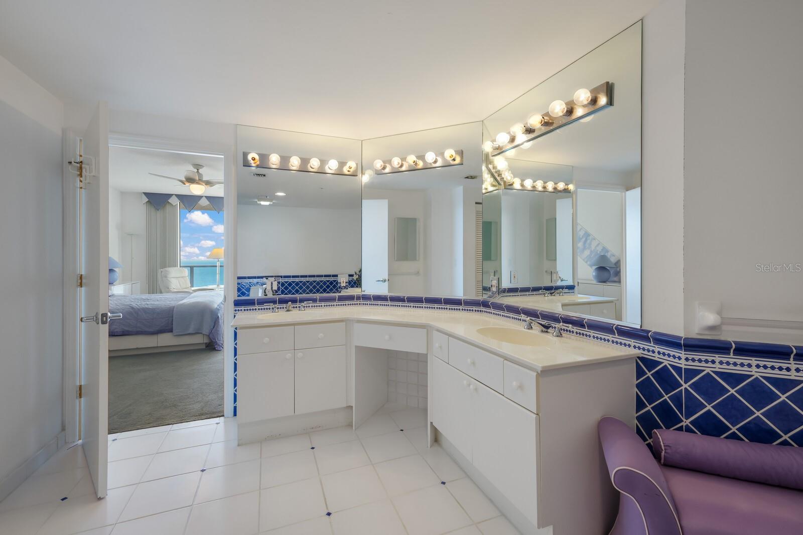 L ELEGANCE ON LIDO BEACH - Residential