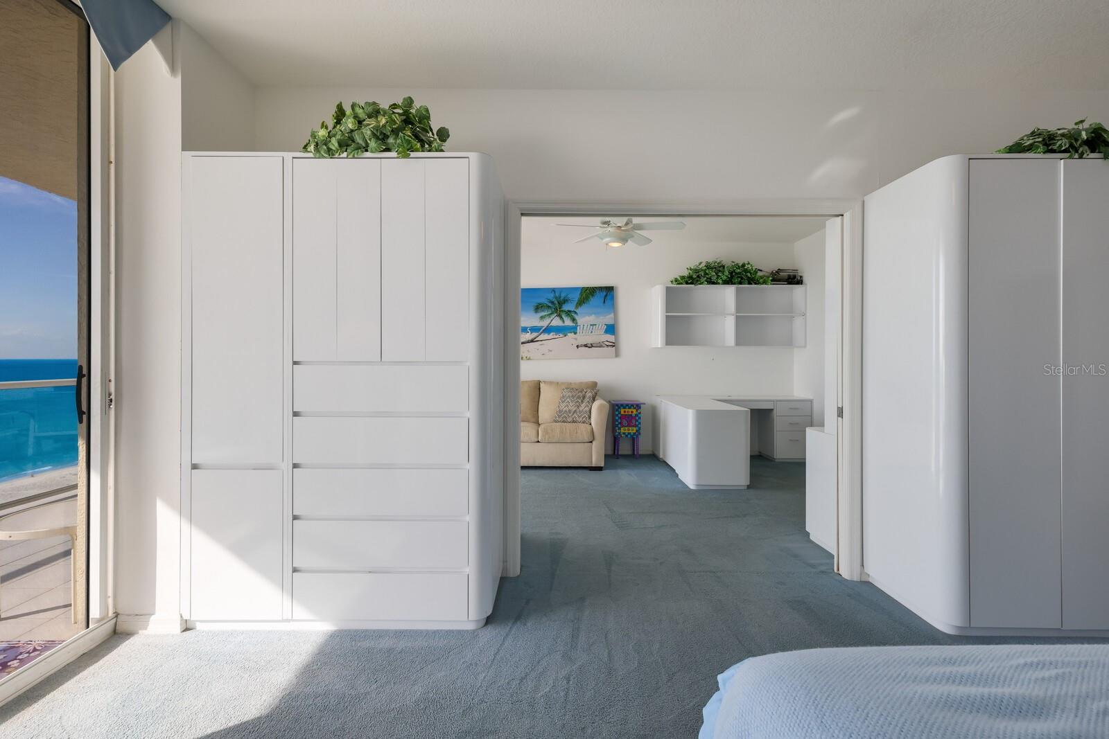 L ELEGANCE ON LIDO BEACH - Residential