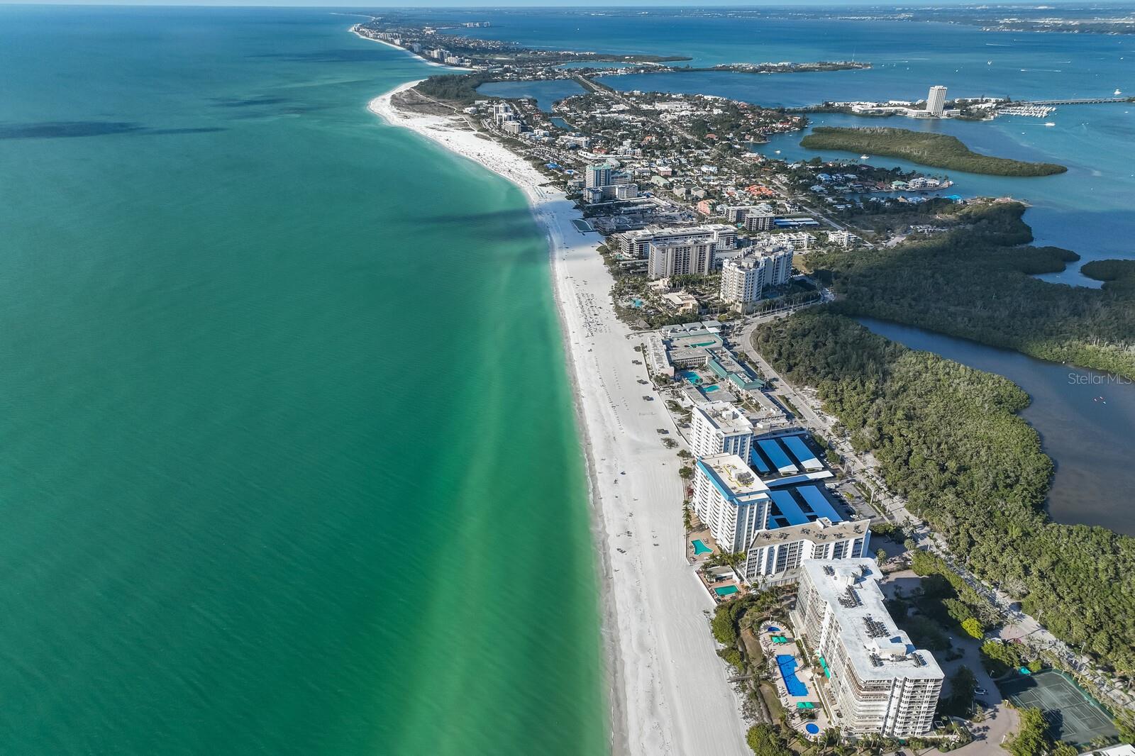 L ELEGANCE ON LIDO BEACH - Residential