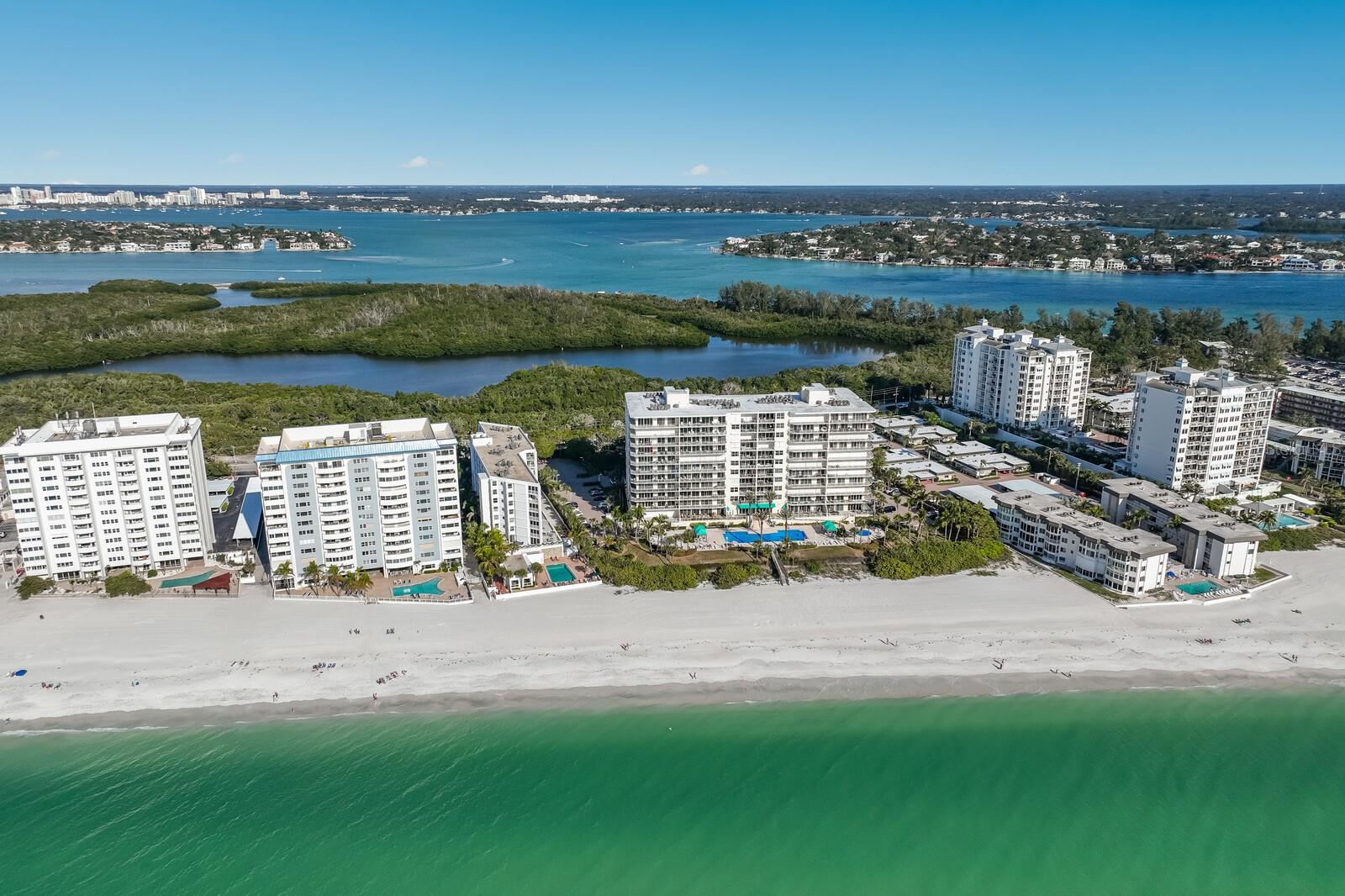 L ELEGANCE ON LIDO BEACH - Residential