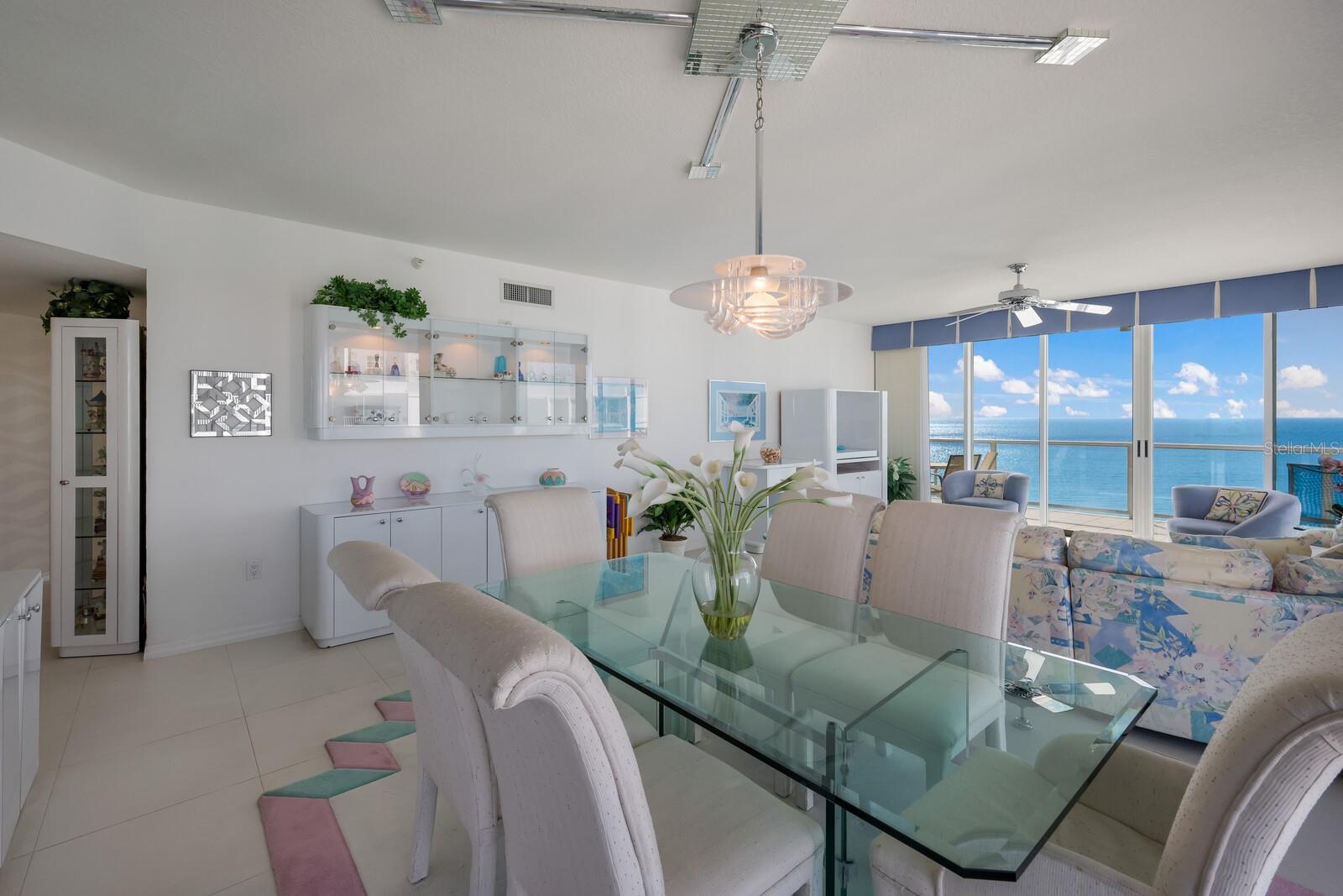 L ELEGANCE ON LIDO BEACH - Residential